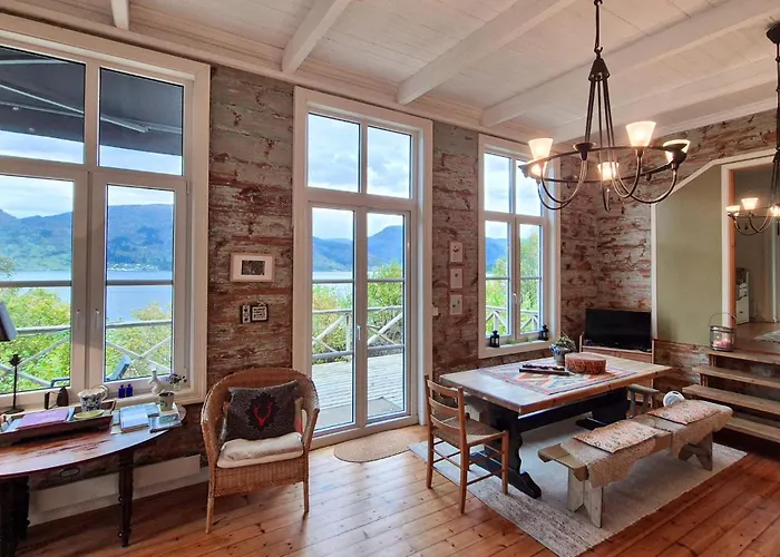 Front In With House Sea View Vaksdal