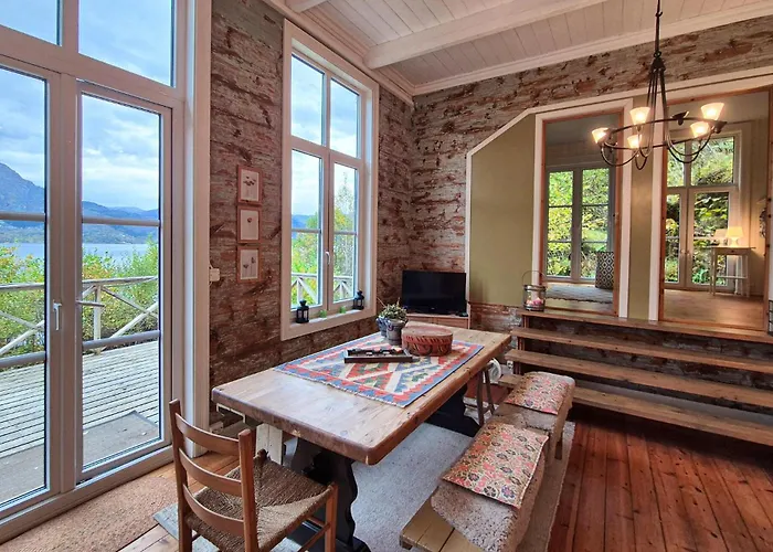 Front In With House Sea View *