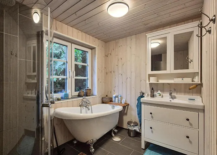 Holiday home Front In With House Sea View